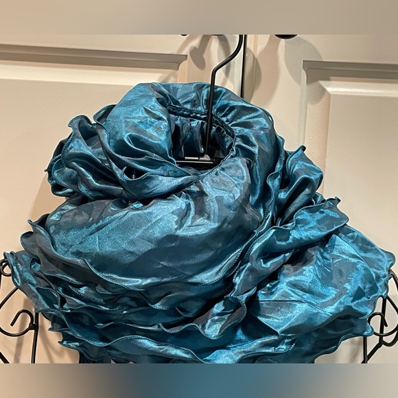 VT LUXE DRESSY SCARF ,Sea Blue,Turquoise. New With Tags. Shiny Beautiful. Formal - Picture 4 of 12